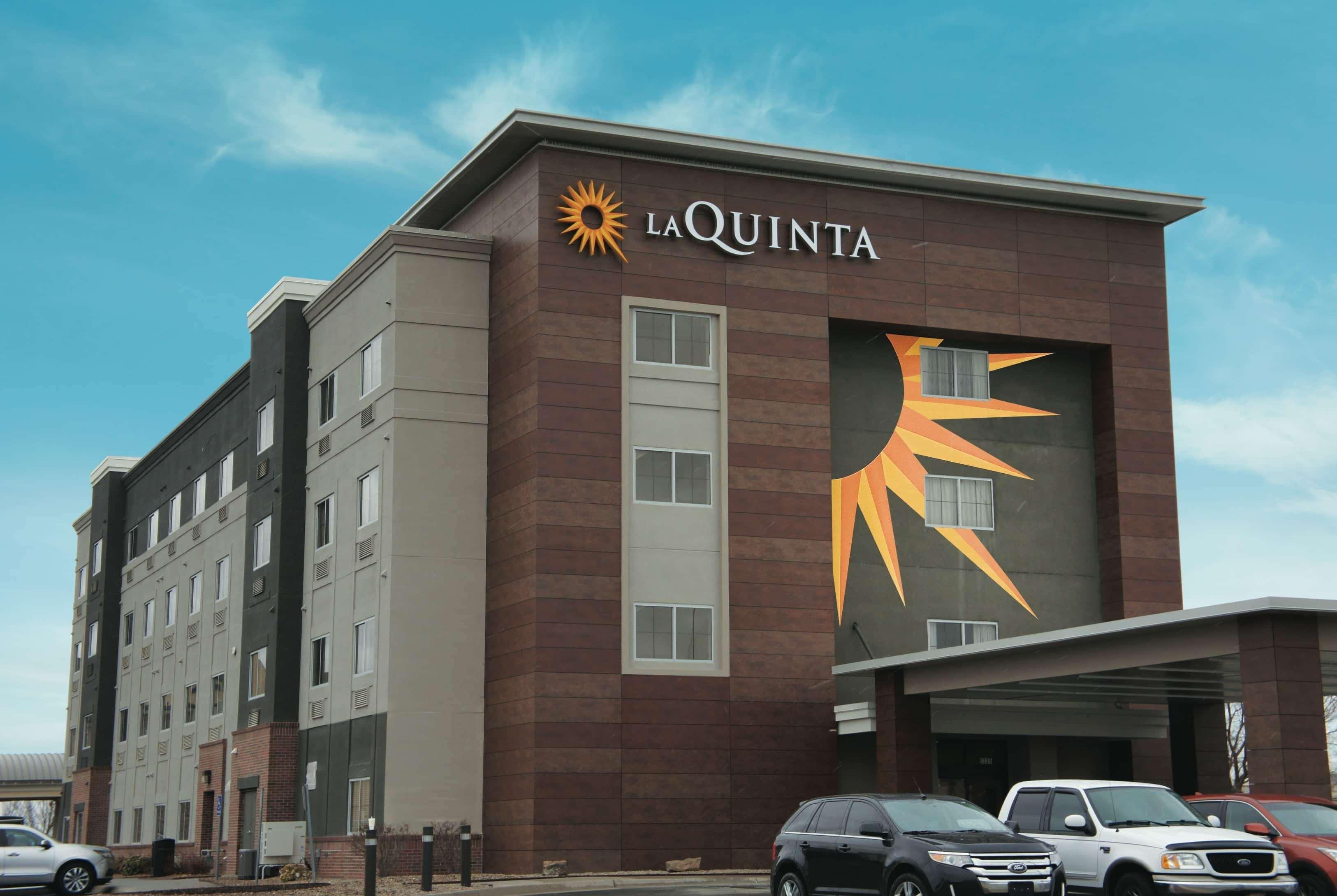La Quinta By Wyndham Wichita Airport Hotel Exterior foto