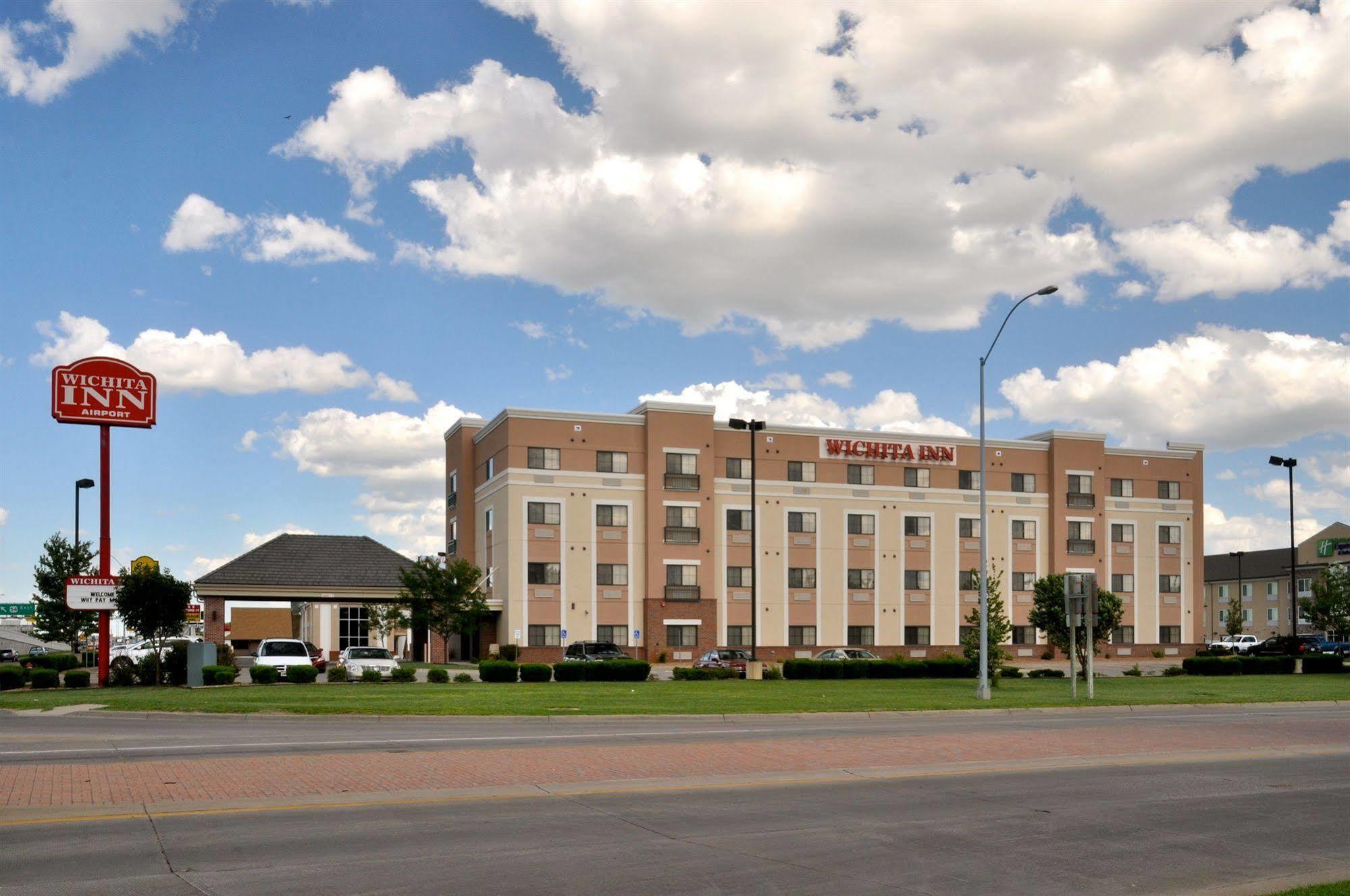La Quinta By Wyndham Wichita Airport Hotel Exterior foto